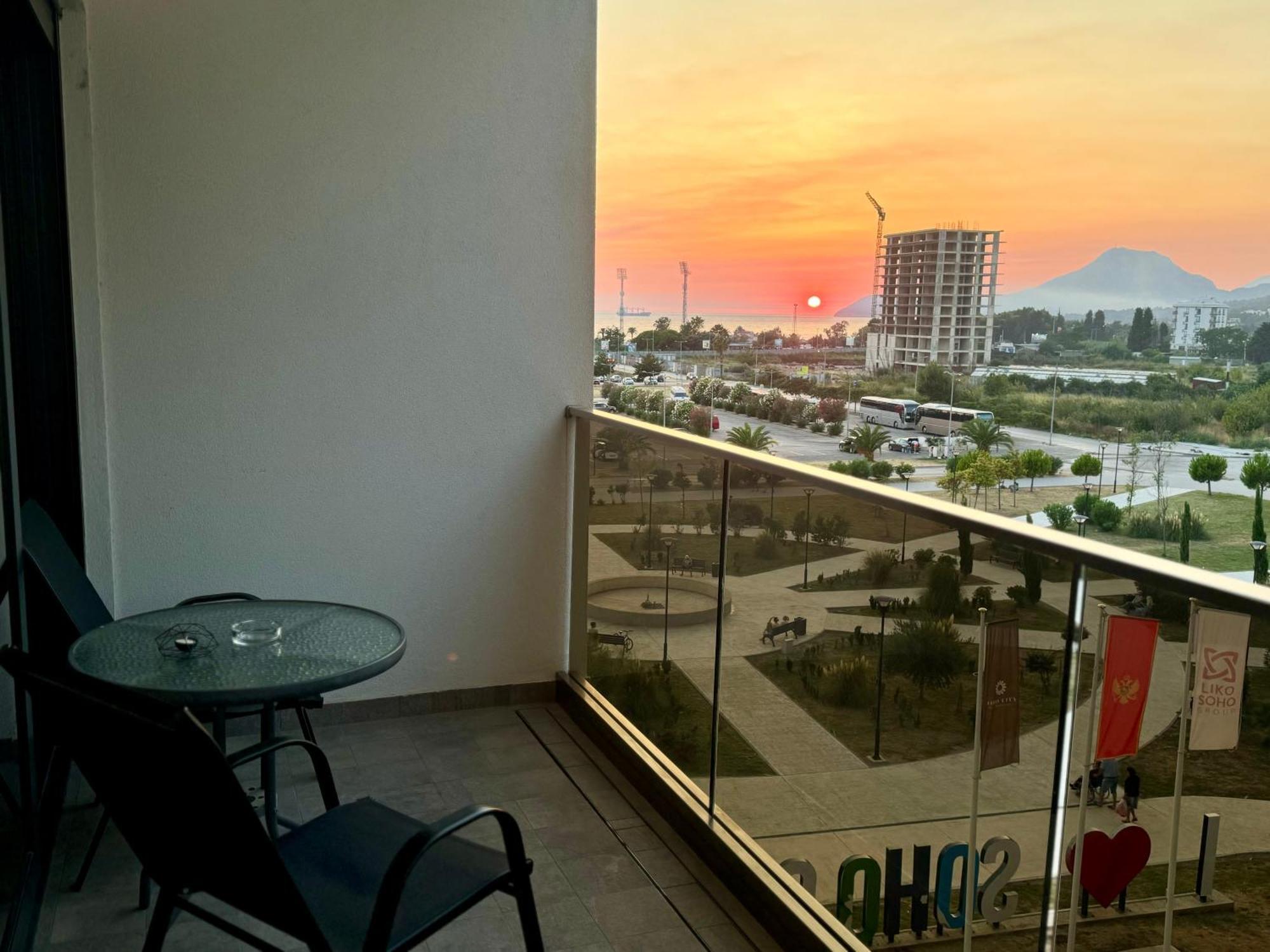 Suncoast Suites Bar Luaran gambar